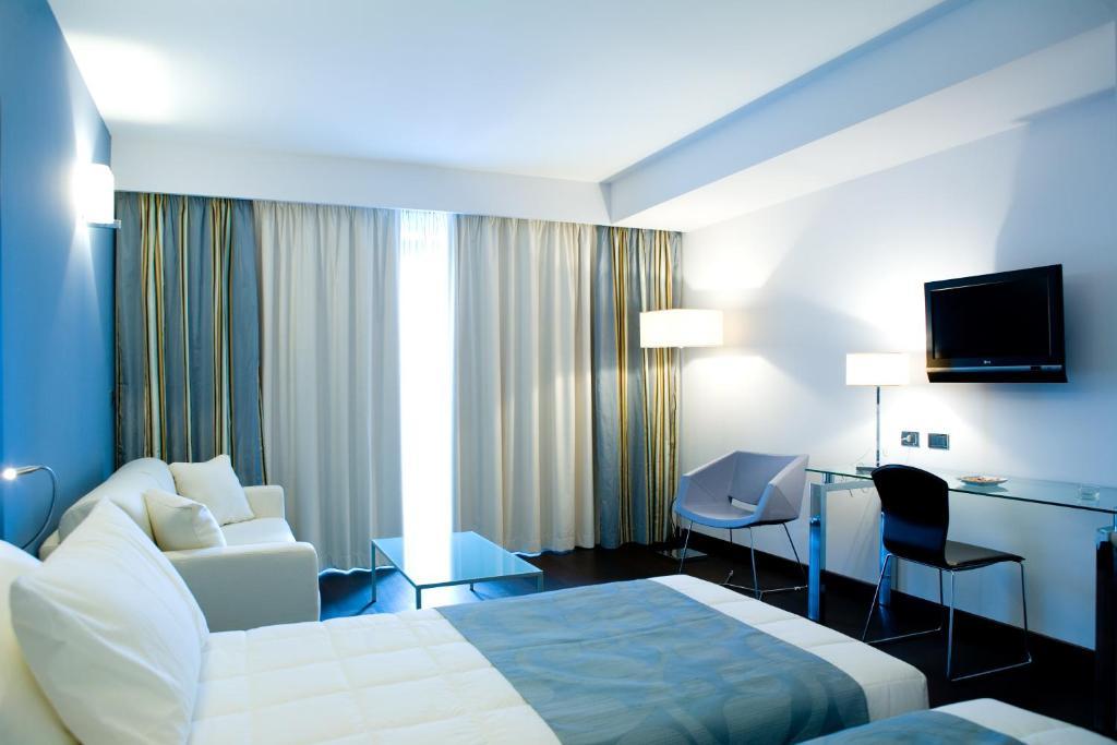 Hotel Napoleon Torre Melissa Стая снимка