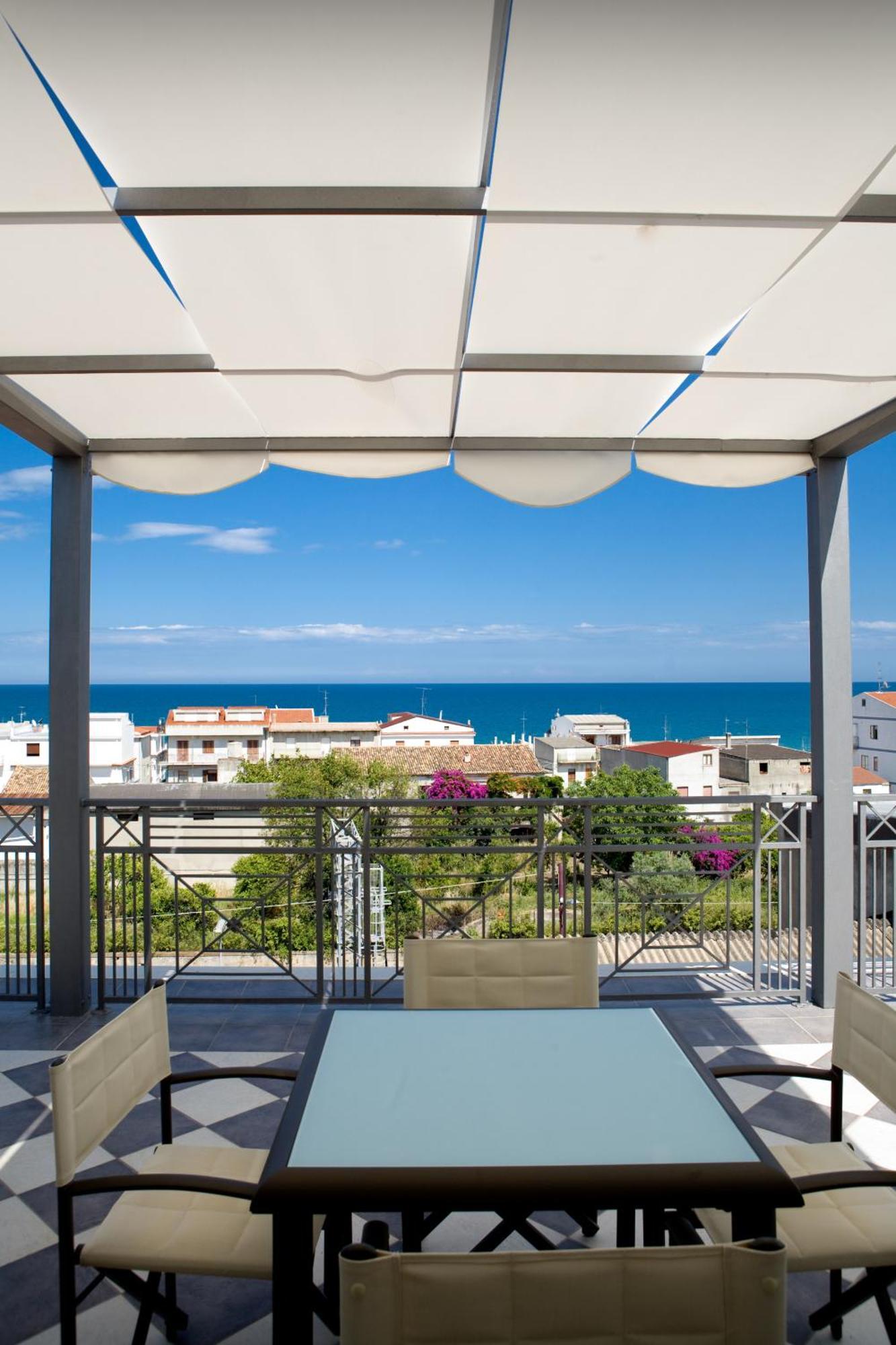 Hotel Napoleon Torre Melissa Екстериор снимка