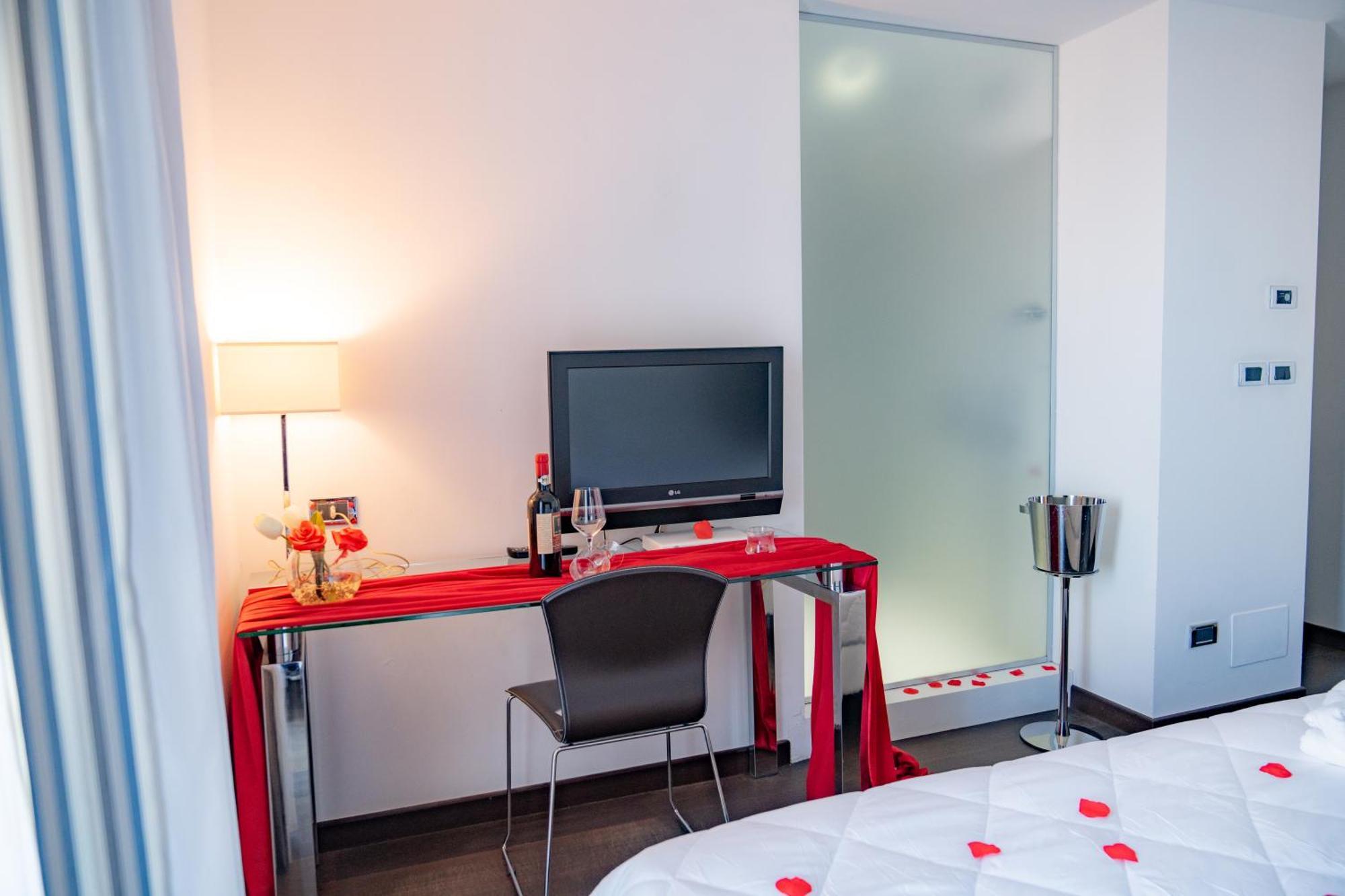 Hotel Napoleon Torre Melissa Екстериор снимка
