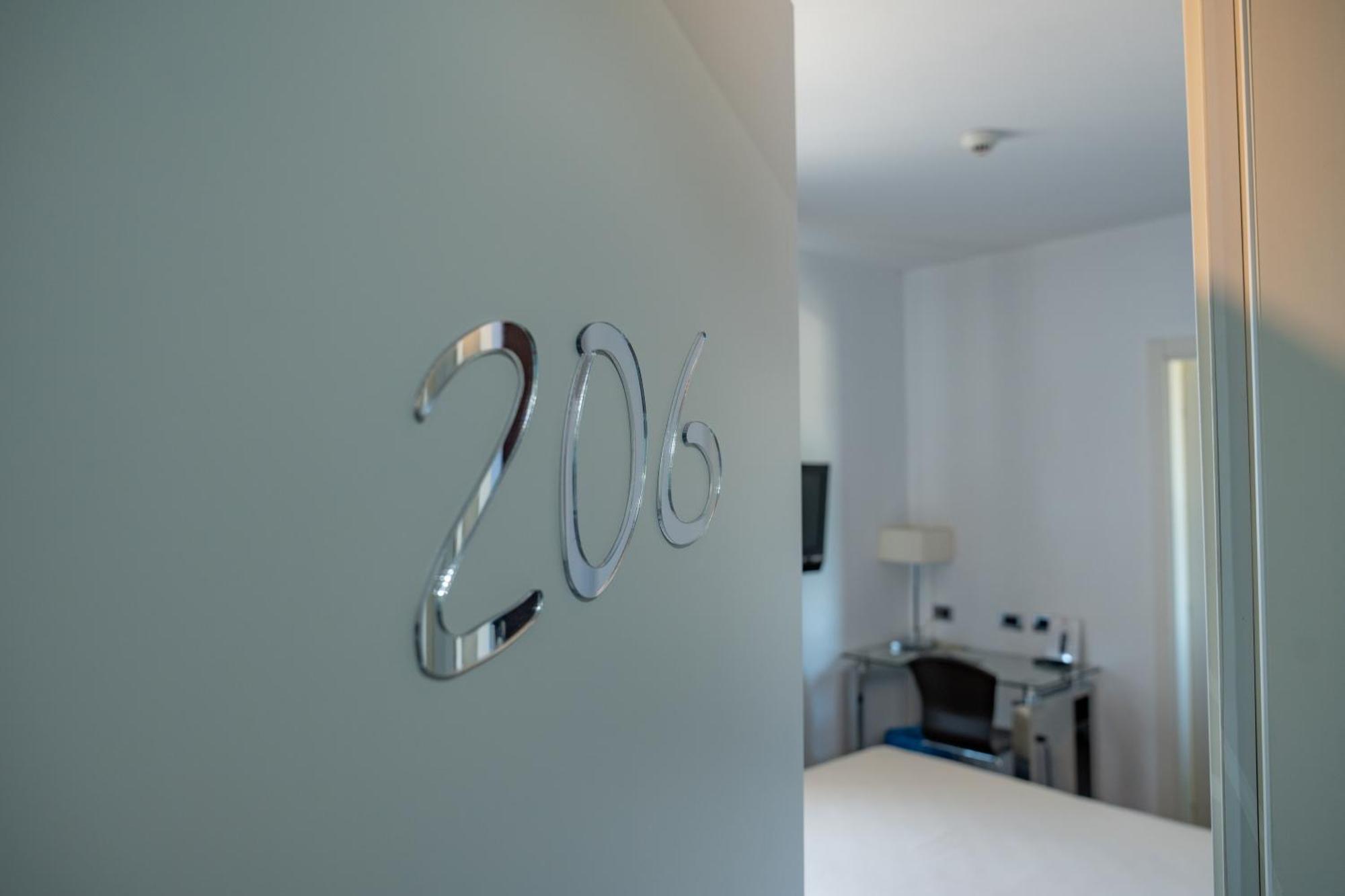 Hotel Napoleon Torre Melissa Екстериор снимка