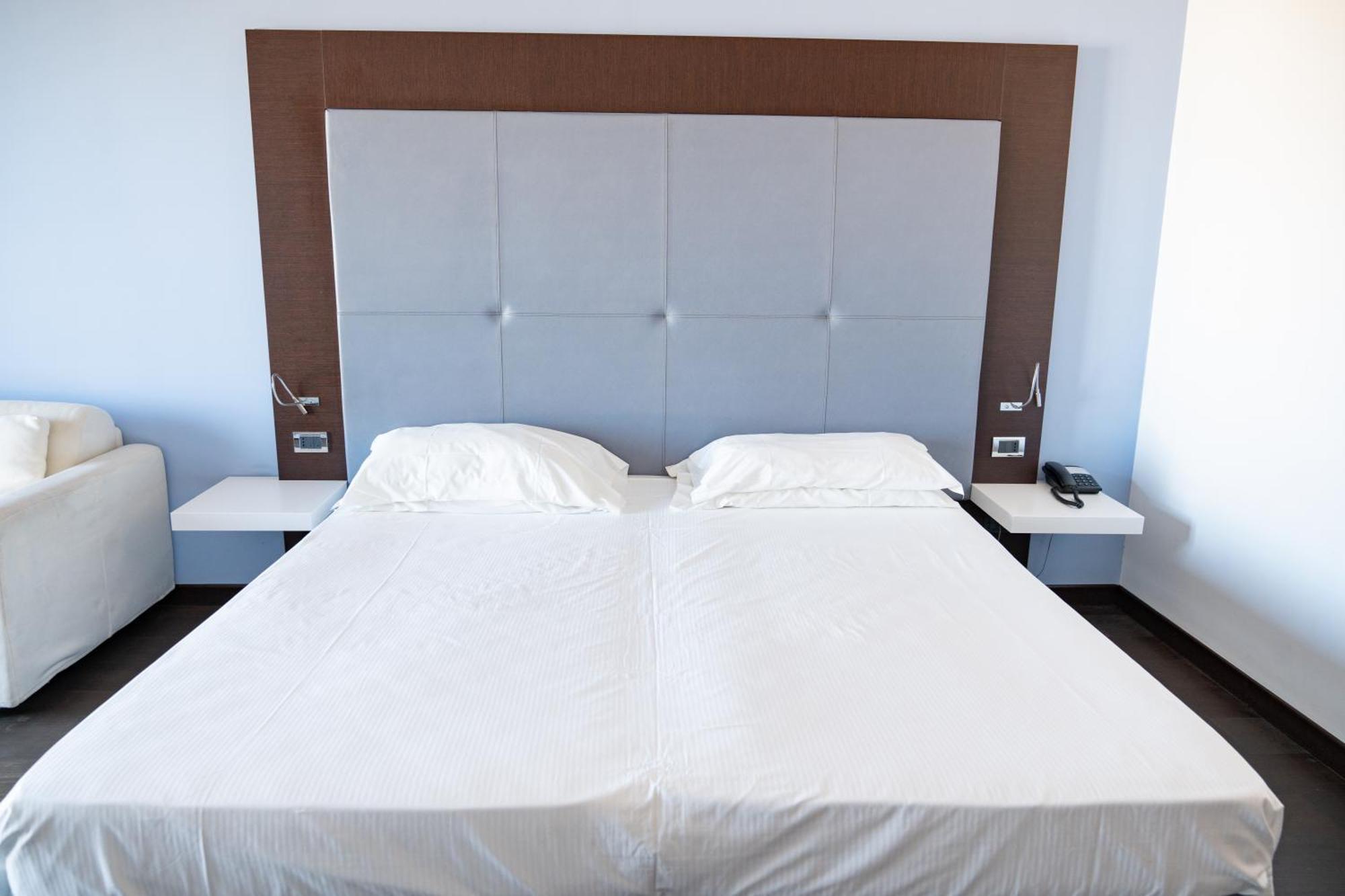 Hotel Napoleon Torre Melissa Екстериор снимка