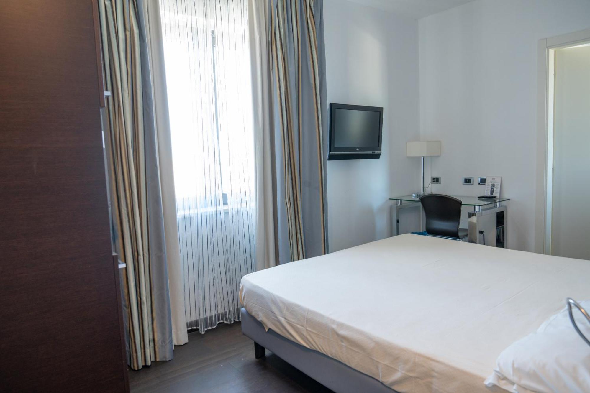 Hotel Napoleon Torre Melissa Екстериор снимка