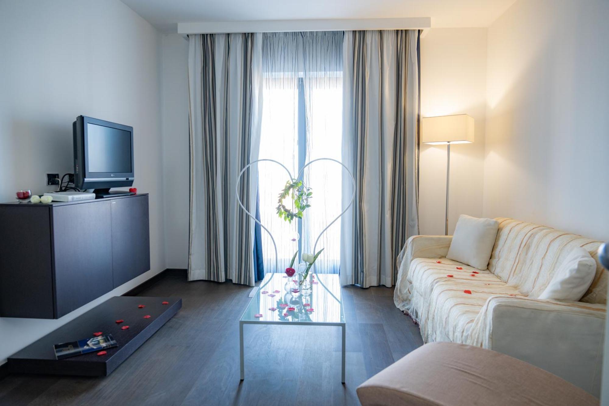 Hotel Napoleon Torre Melissa Екстериор снимка