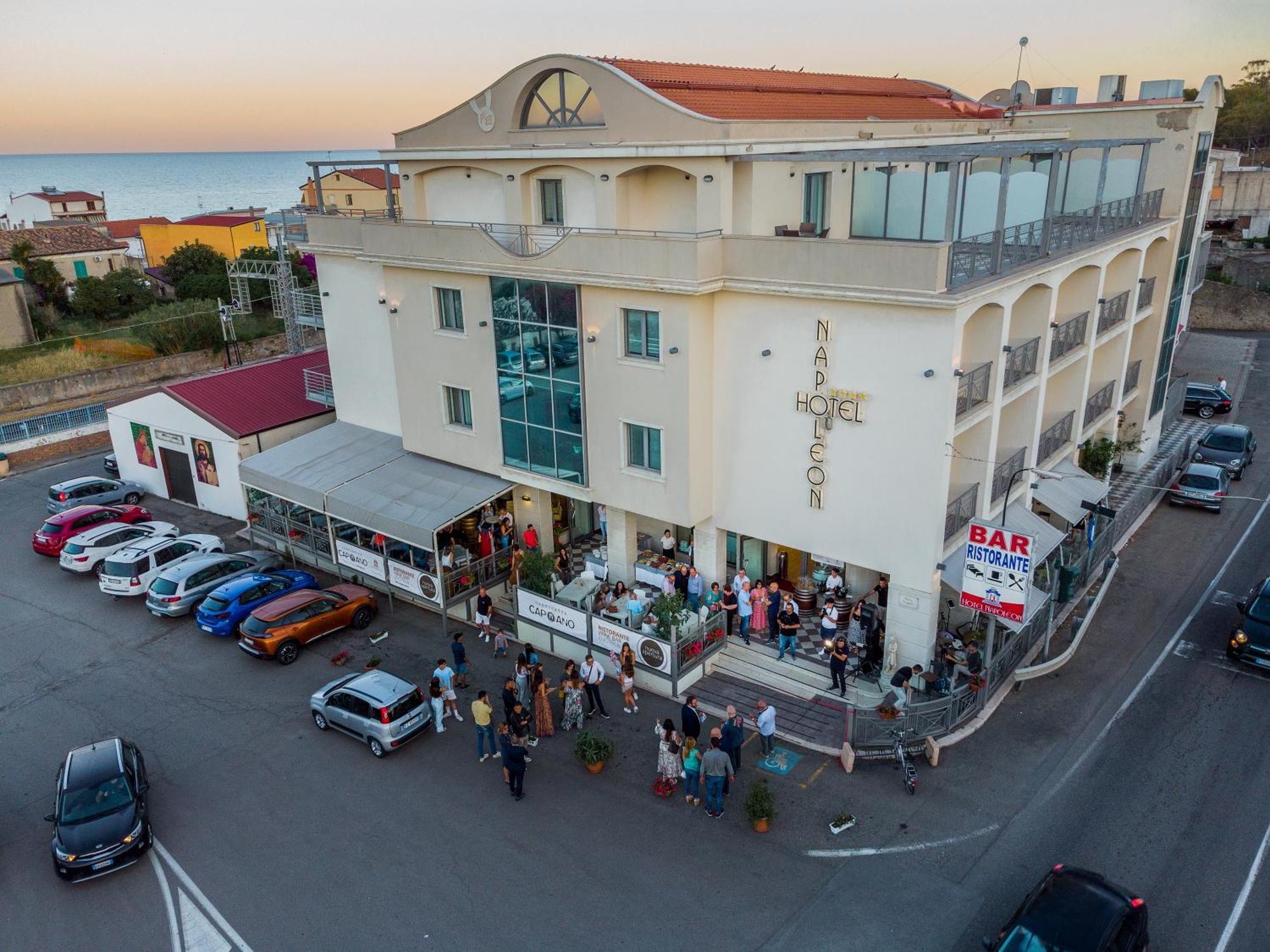 Hotel Napoleon Torre Melissa Екстериор снимка