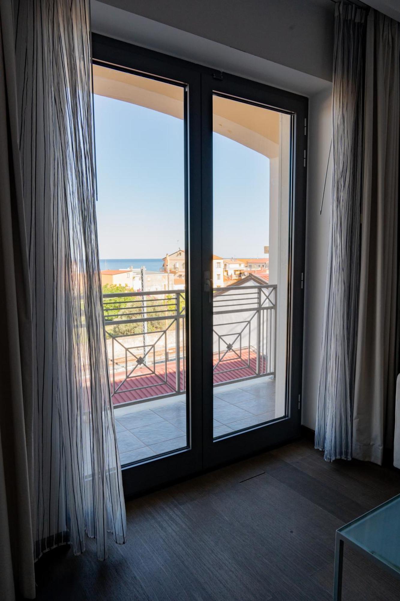 Hotel Napoleon Torre Melissa Екстериор снимка
