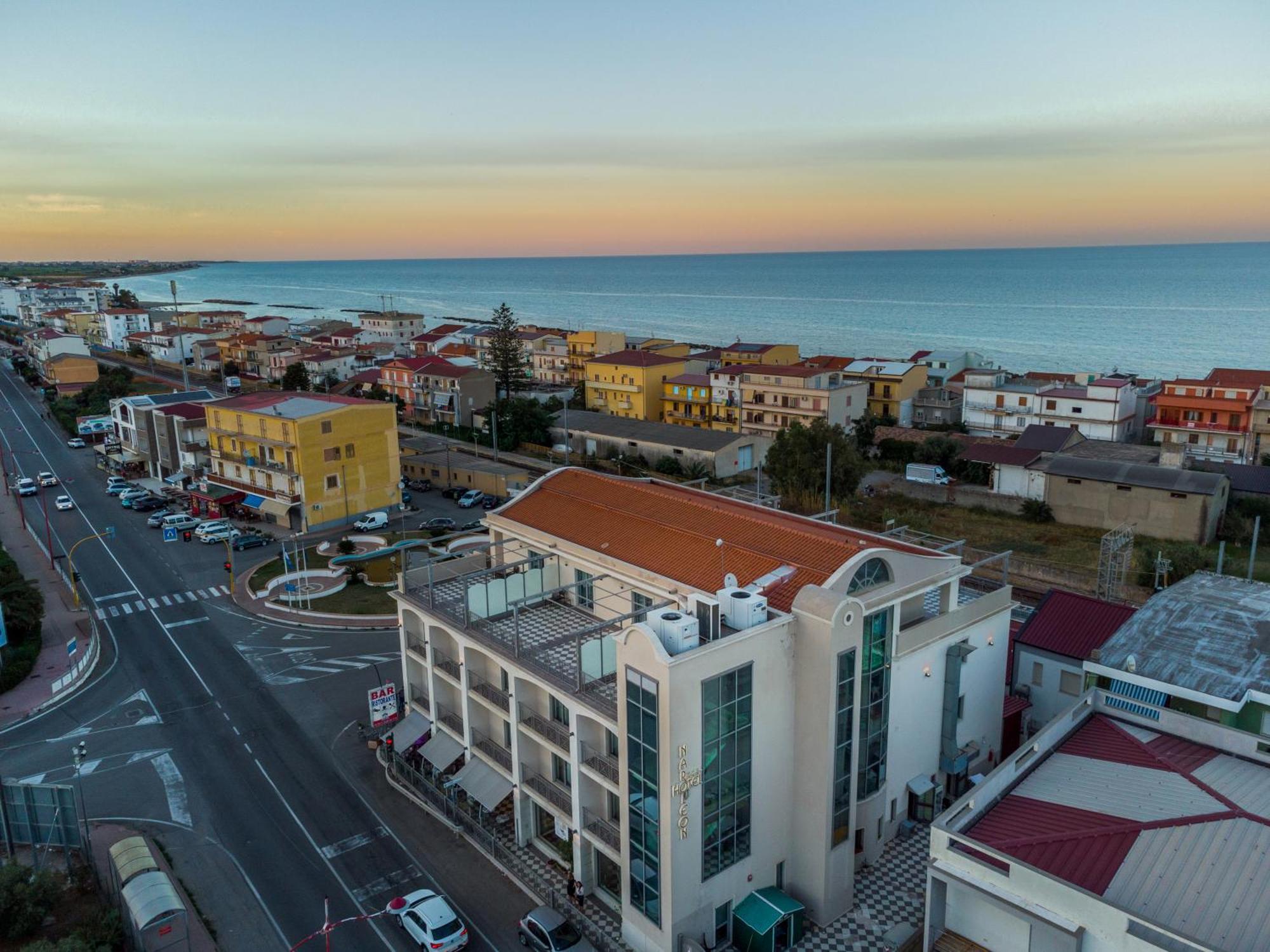 Hotel Napoleon Torre Melissa Екстериор снимка